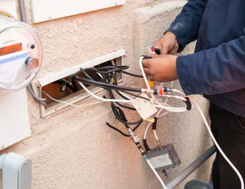 WEG - Antennenkabel durch Sondereigentum hat der betroffene Eigentümer zu dulden