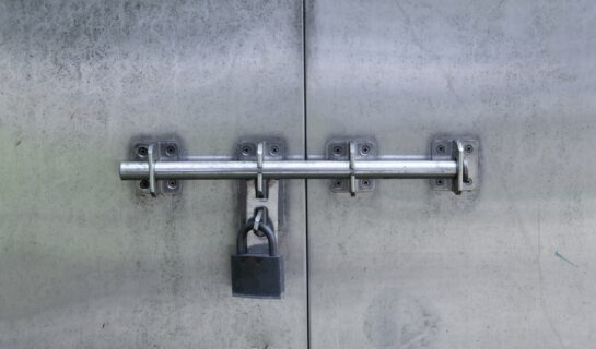Mieterseitiger Einbau eines Türstangenschlosses – Beseitigungsanspruch des Vermieters