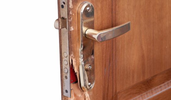 Fristlose Kündigung psychisch kranker Mieter – Beschädigung Wohnungseingangstür Nachbar